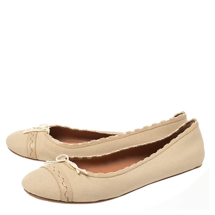 مملوكة مسبقًا Alaia Beige Canvas And Leather Bow Ballet Flats Size 40