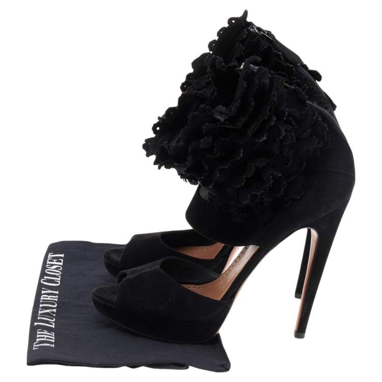 مملوكة مسبقًا Alaia Black Suede Ruffle Ankle Cuff Platform Sandals Size 40