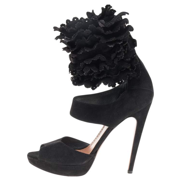 مملوكة مسبقًا Alaia Black Suede Ruffle Ankle Cuff Platform Sandals Size 40