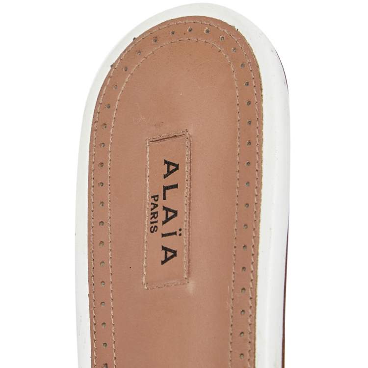 مملوكة مسبقًا Alaia White Laser Cut Leather Slide Sandals Size 39