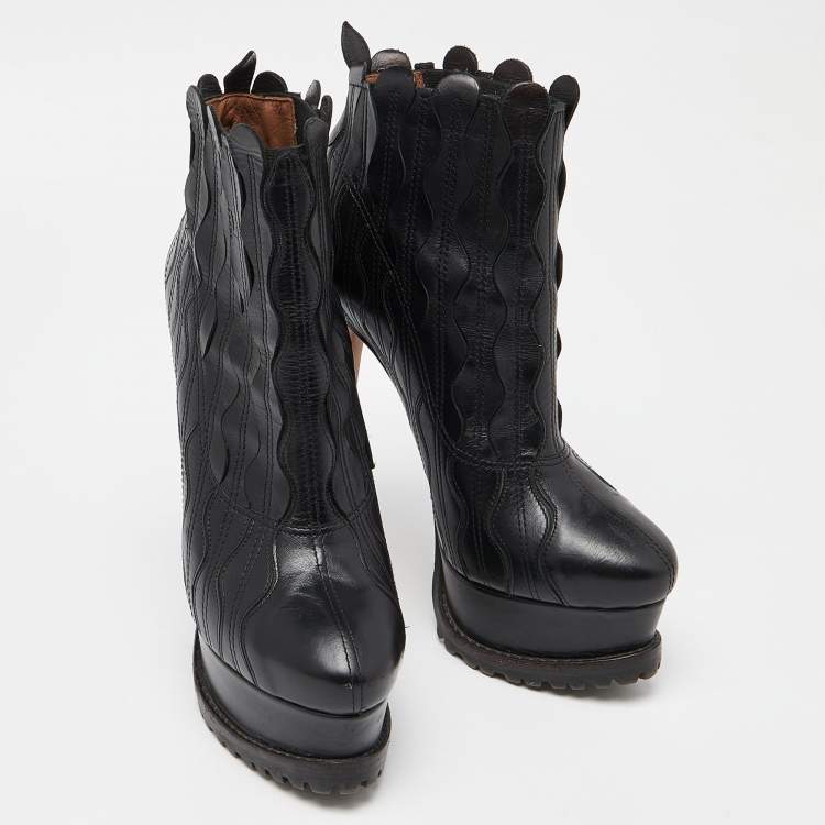 Pre Owned Alaia Black Leather Ankle Boots Size 39
