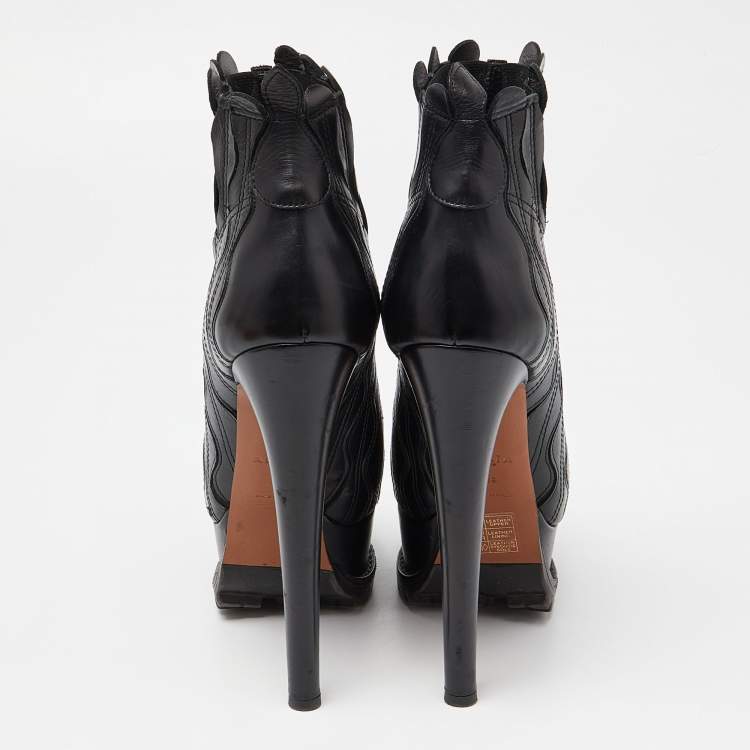 Pre Owned Alaia Black Leather Ankle Boots Size 39