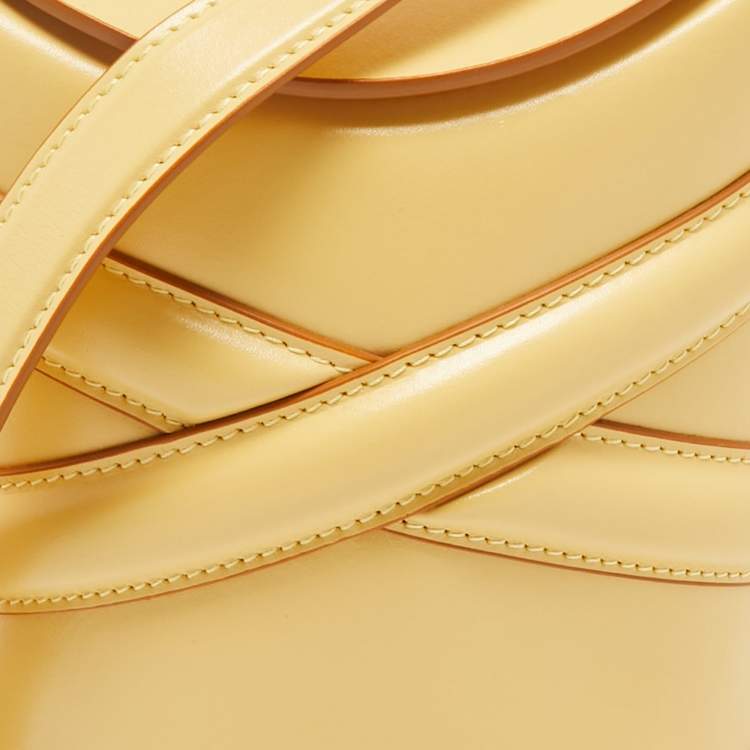 Pre Owned Alexander McQueen Yellow Leather Small The Curve Bucket Bag