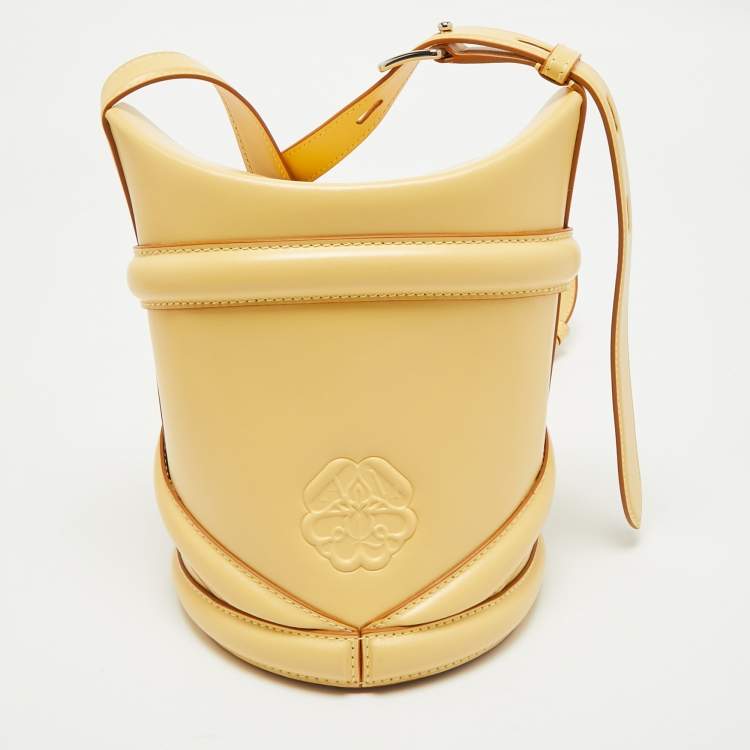 Pre Owned Alexander McQueen Yellow Leather Small The Curve Bucket Bag