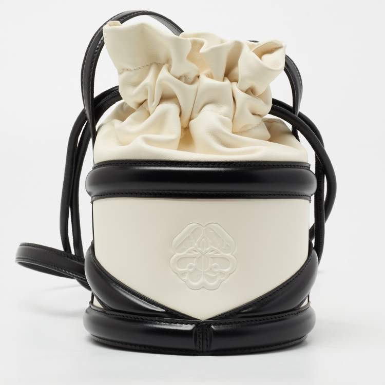 Pre Owned Alexander McQueen Ivory/Black Leather The Soft Curve Bucket Bag