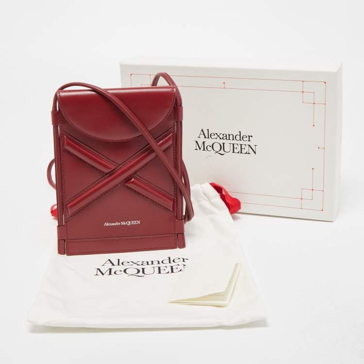 مملوكة مسبقًا Alexander McQueen Red Leather Micro The Curve Crossbody Bag 