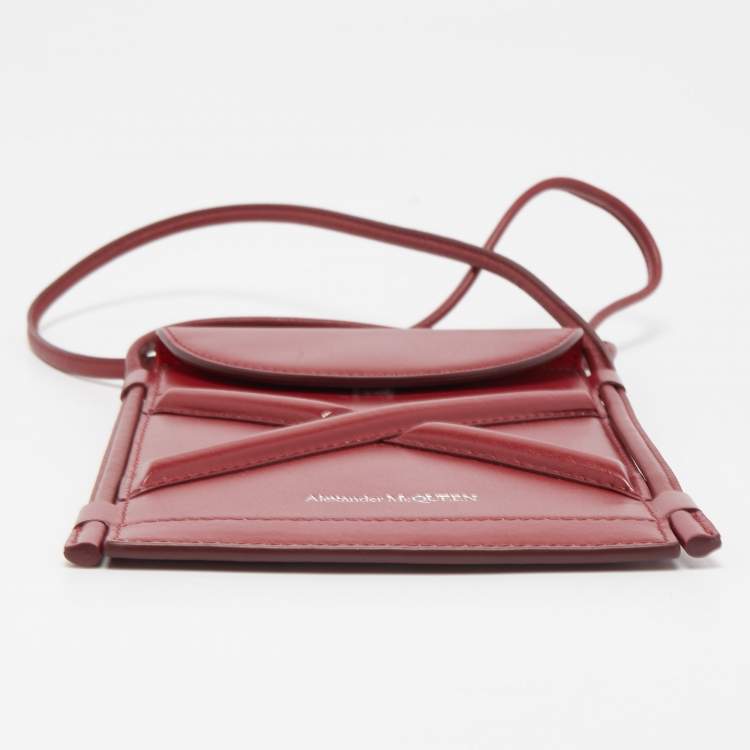 مملوكة مسبقًا Alexander McQueen Red Leather Micro The Curve Crossbody Bag 