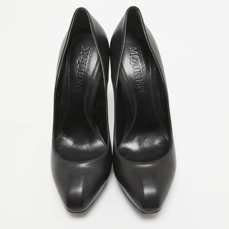 Pre Owned Alexander McQueen Black Leather Spikes Heel Pumps Size 40