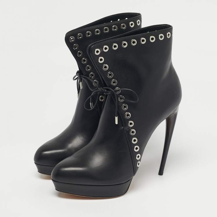 Pre Owned Alexander McQueen Black Leather Eyelet Horn Heel Ankle Length Boots Size 40.5