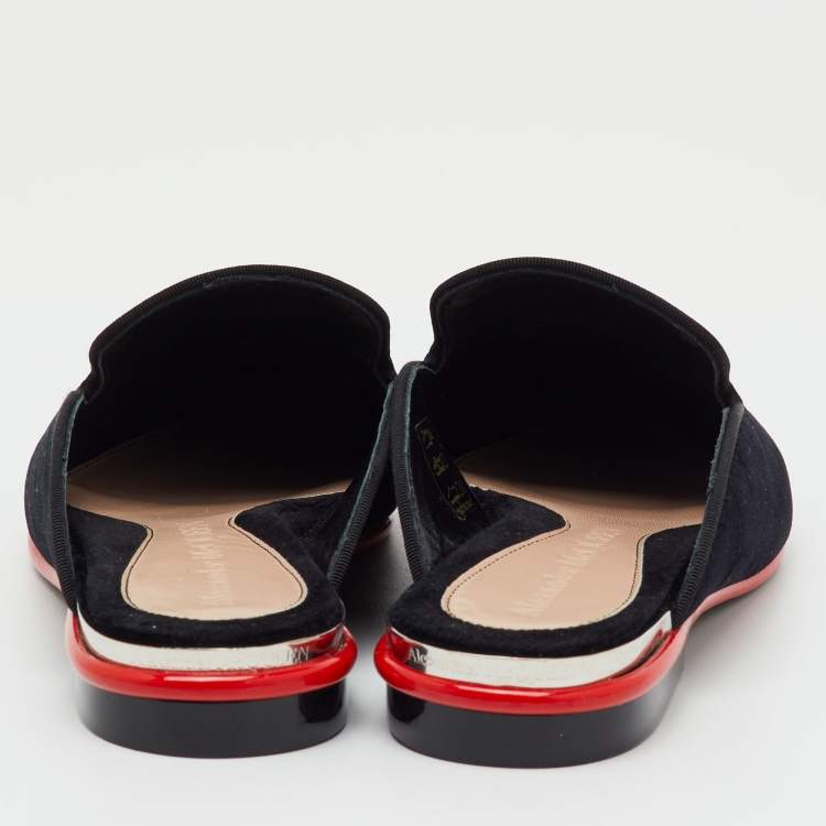 مملوكة مسبقًا Alexander McQueen Black Velvet Ofelia Pointed Toe Flat Mules Size 36