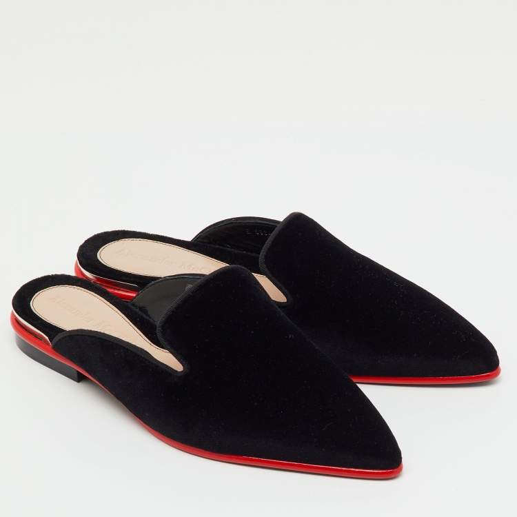 مملوكة مسبقًا Alexander McQueen Black Velvet Ofelia Pointed Toe Flat Mules Size 36