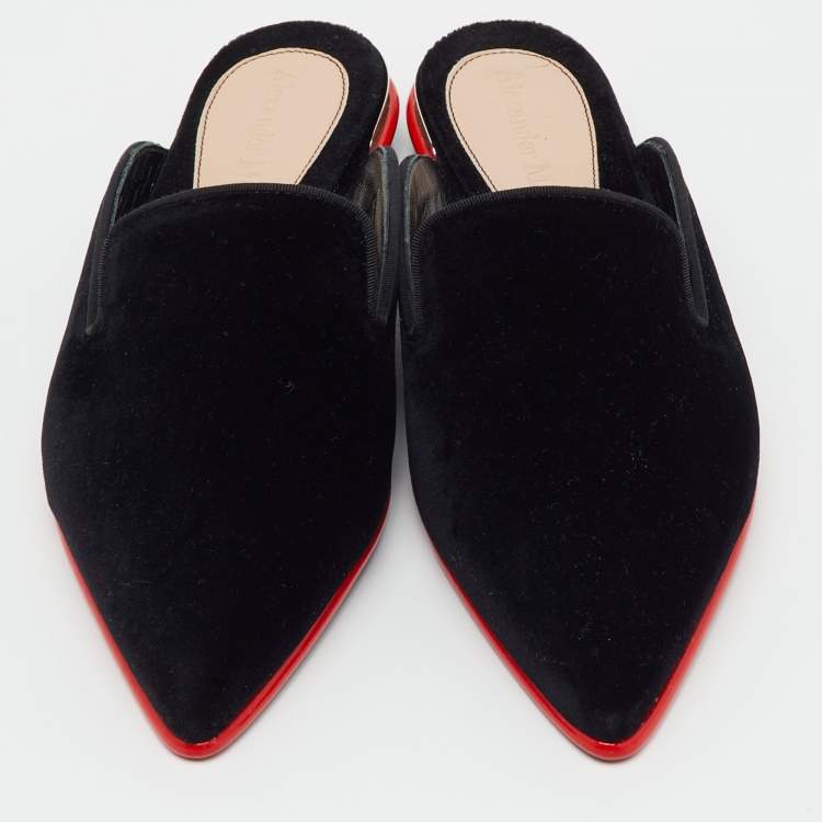 مملوكة مسبقًا Alexander McQueen Black Velvet Ofelia Pointed Toe Flat Mules Size 36