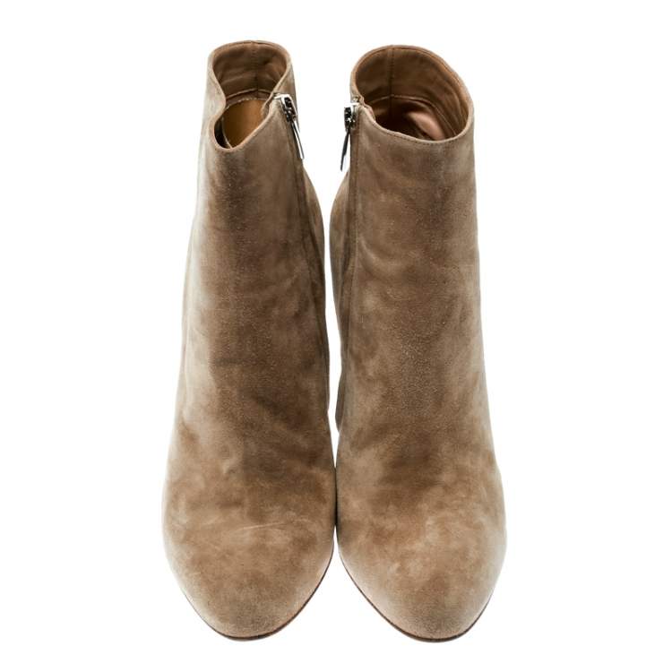 ممل�وكة مسبقًا Gianvito Rossi Beige Suede Ankle Boots Size 42