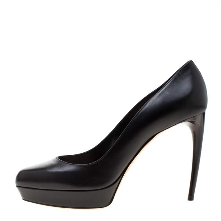 Pre Owned Alexander McQueen Black Leather Horn Heel Platform Pumps Size 40