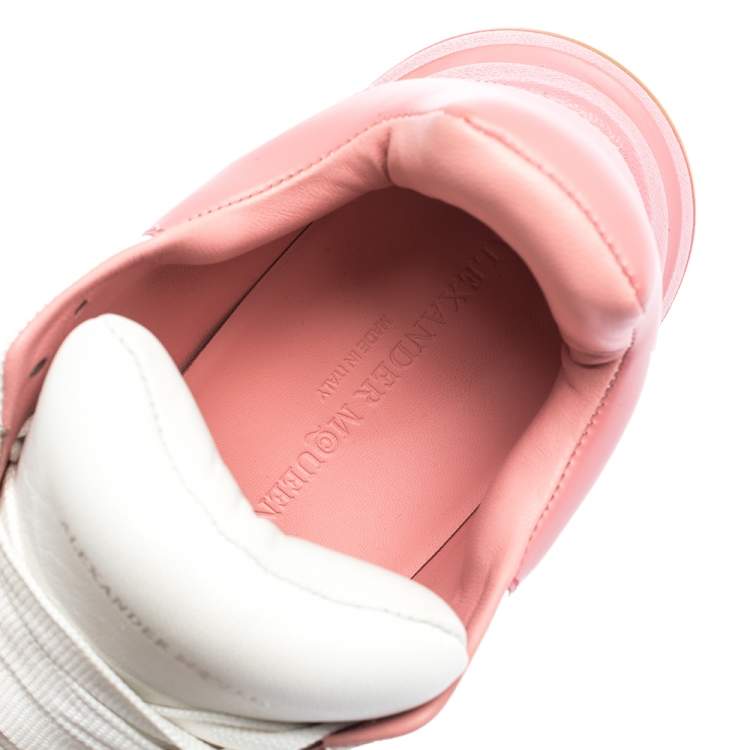 مملوكة مسبقًا Alexander McQueen White/Pink Leather And Mesh Oversized Runner Low Top Sneakers Size 40