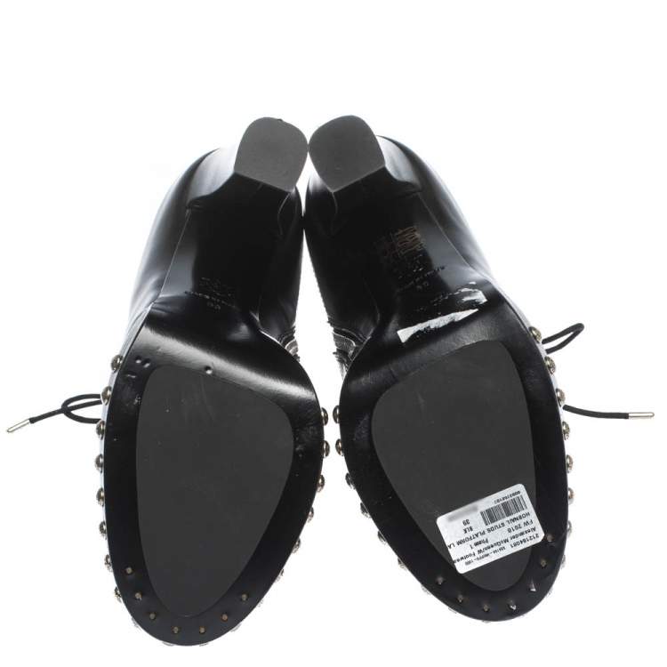 مملوكة مسبقًا Alexander McQueen Black Leather Hobnail Platform Ankle Booties Size 39