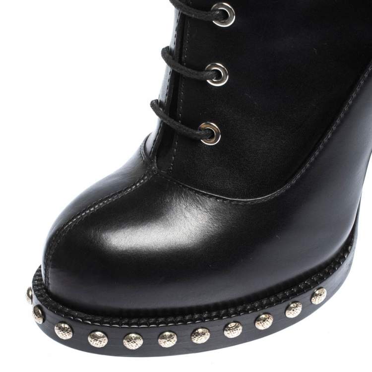 مملوكة مسبقًا Alexander McQueen Black Leather Hobnail Platform Ankle Booties Size 39