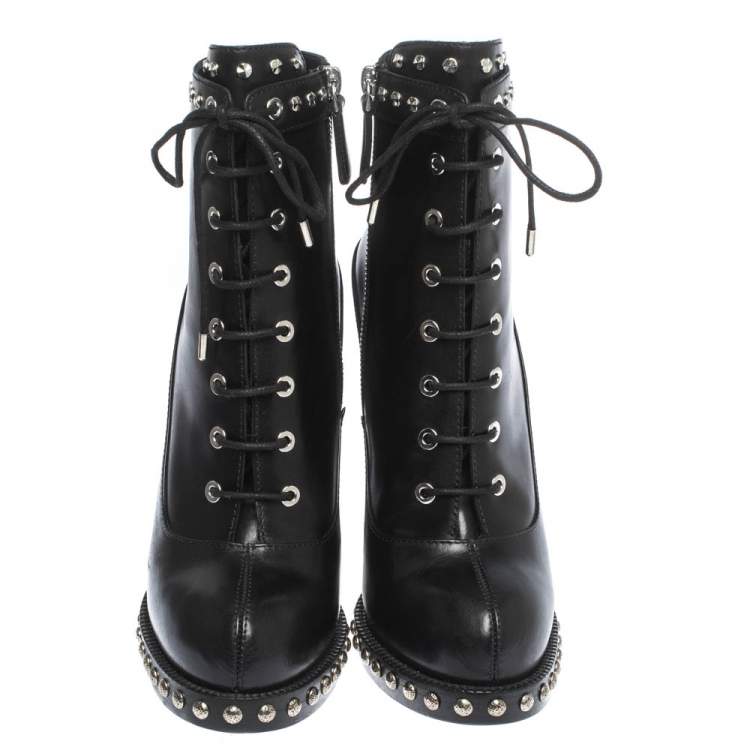 مملوكة مسبقًا Alexander McQueen Black Leather Hobnail Platform Ankle Booties Size 39