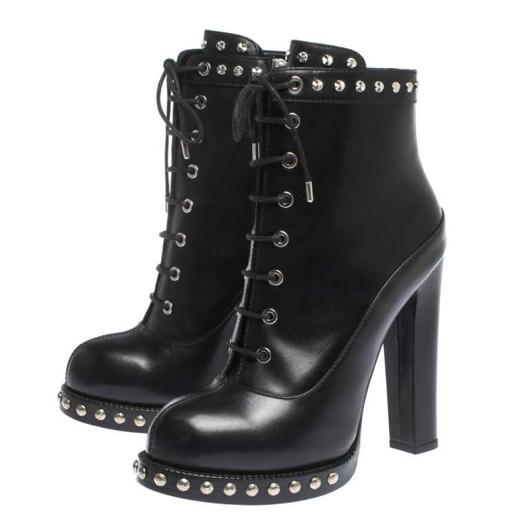 مملوكة مسبقًا Alexander McQueen Black Leather Hobnail Platform Ankle Booties Size 39