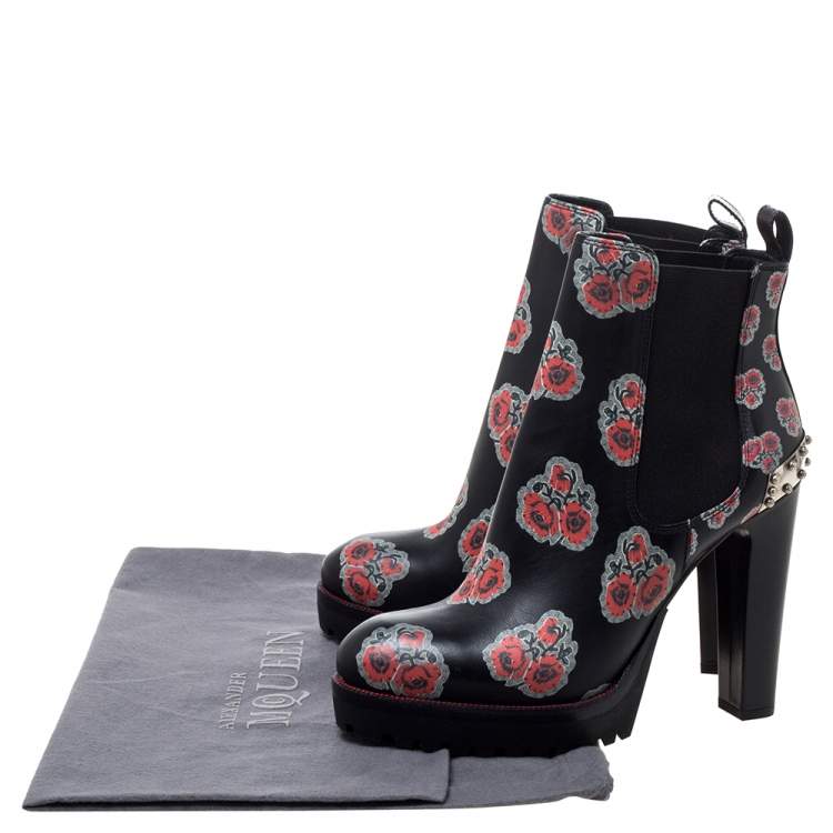 مملوكة مسبقًا Alexander McQueen Black Floral Print Leather Chelsea Studded Heels Ankle Boots Size 39