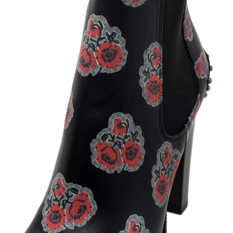 مملوكة مسبقًا Alexander McQueen Black Floral Print Leather Chelsea Studded Heels Ankle Boots Size 39
