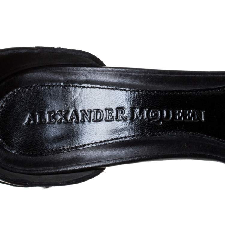 مملوكة مسبقًا Alexander McQueen Black Studded Leather Ankle Strap Sandals Size 39