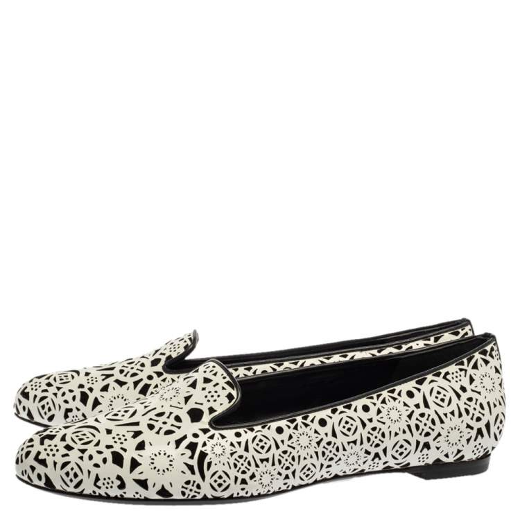 مملوكة مسبقًا Alexander McQueen White Leather Monochrome Laser Cut Smoking Slippers Size 39