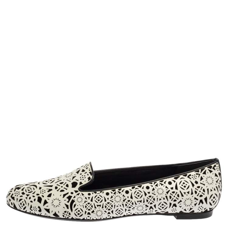 مملوكة مسبقًا Alexander McQueen White Leather Monochrome Laser Cut Smoking Slippers Size 39