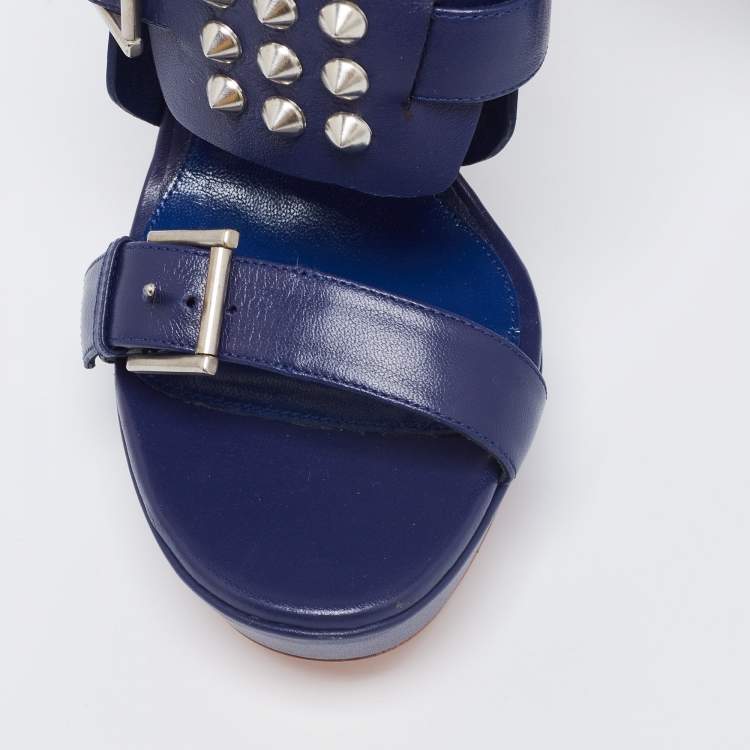 مملوكة مسبقًا Alexander McQueen Navy Blue Leather Stud Embellished Buckle Detail Platform Sandals  Size 40