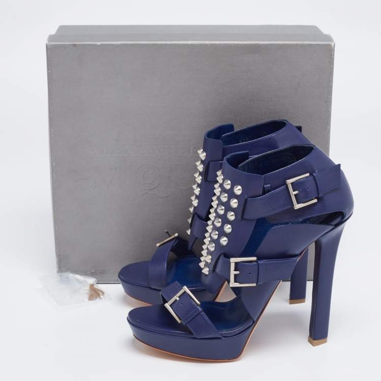 مملوكة مسبقًا Alexander McQueen Navy Blue Leather Stud Embellished Buckle Detail Platform Sandals  Size 40