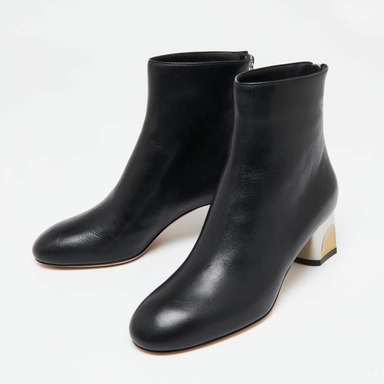 مملوكة مسبقًا  Alexander McQueen Black Leather Ankle Boots Size 37
