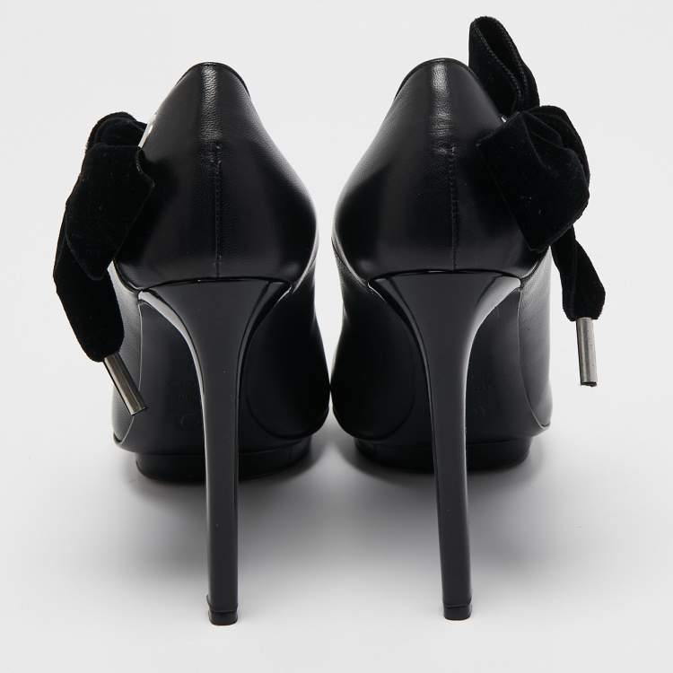 مملوكة مسبقًا Alexander McQueen Black Leather and Velvet Bow Platform Pumps Size 39