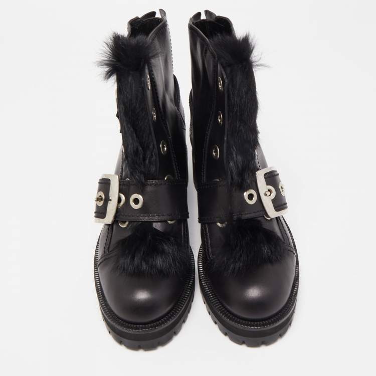 مملوكة مسبقًا Alexander McQueen Black Leather and Fur Buckle Detail Ankle Boots Size 40