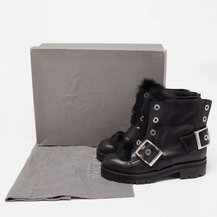مملوكة مسبقًا Alexander McQueen Black Leather and Fur Buckle Detail Ankle Boots Size 40