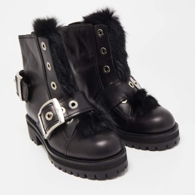 مملوكة مسبقًا Alexander McQueen Black Leather and Fur Buckle Detail Ankle Boots Size 40