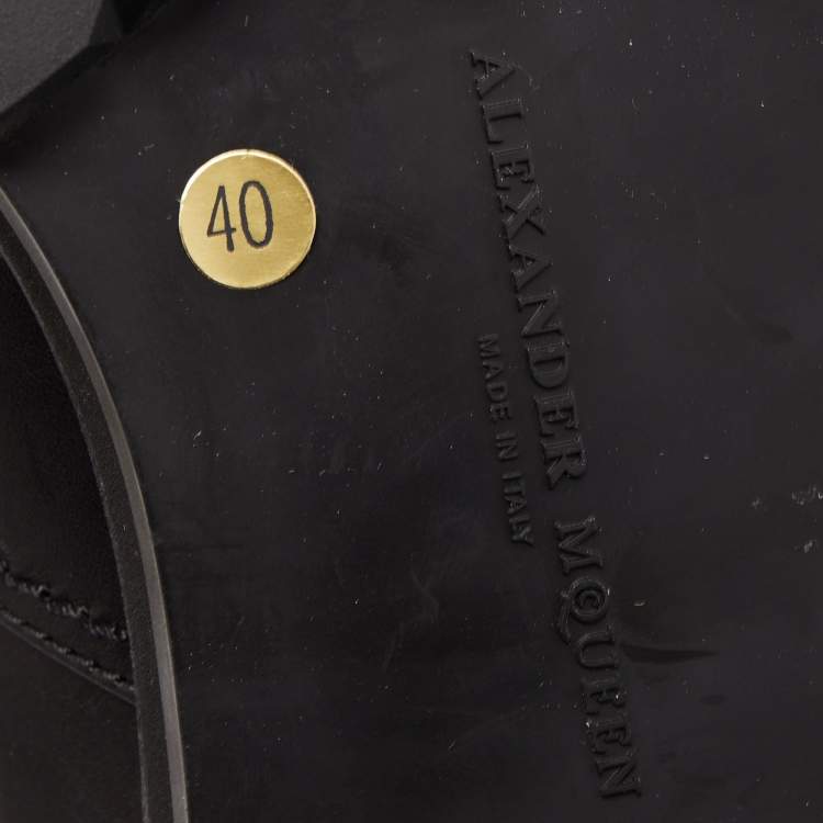 مملوكة مسبقًا Alexander McQueen Black Leather and Fur Buckle Detail Ankle Boots Size 40