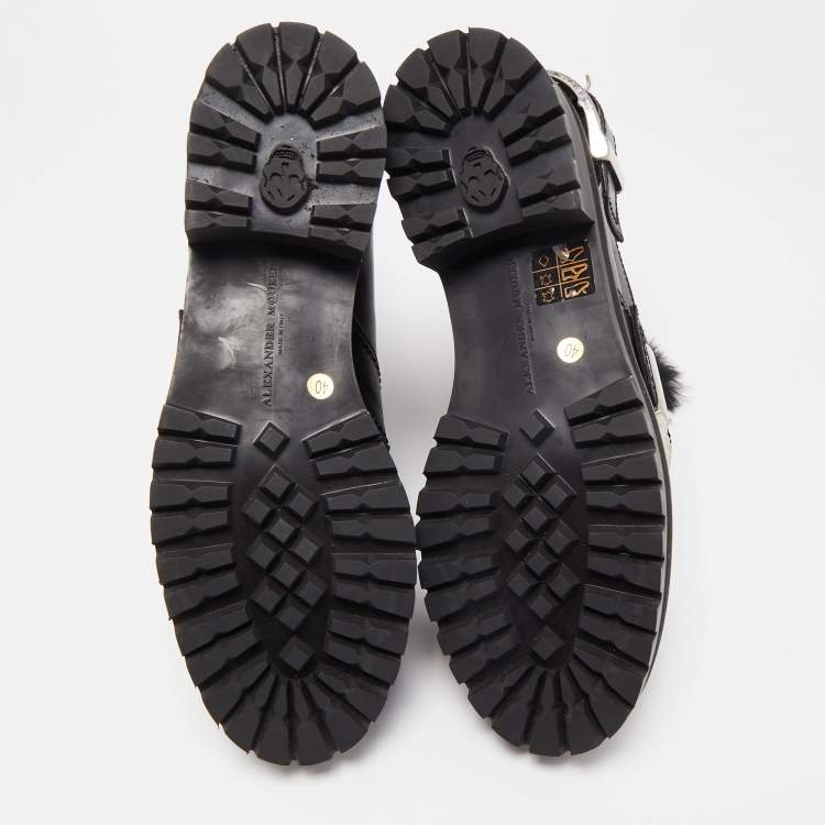 مملوكة مسبقًا Alexander McQueen Black Leather and Fur Buckle Detail Ankle Boots Size 40