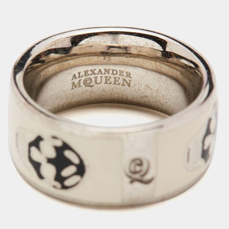 Pre Owned Alexander McQueen Silver Tone Black/White Enamel Skull Ring Size 55