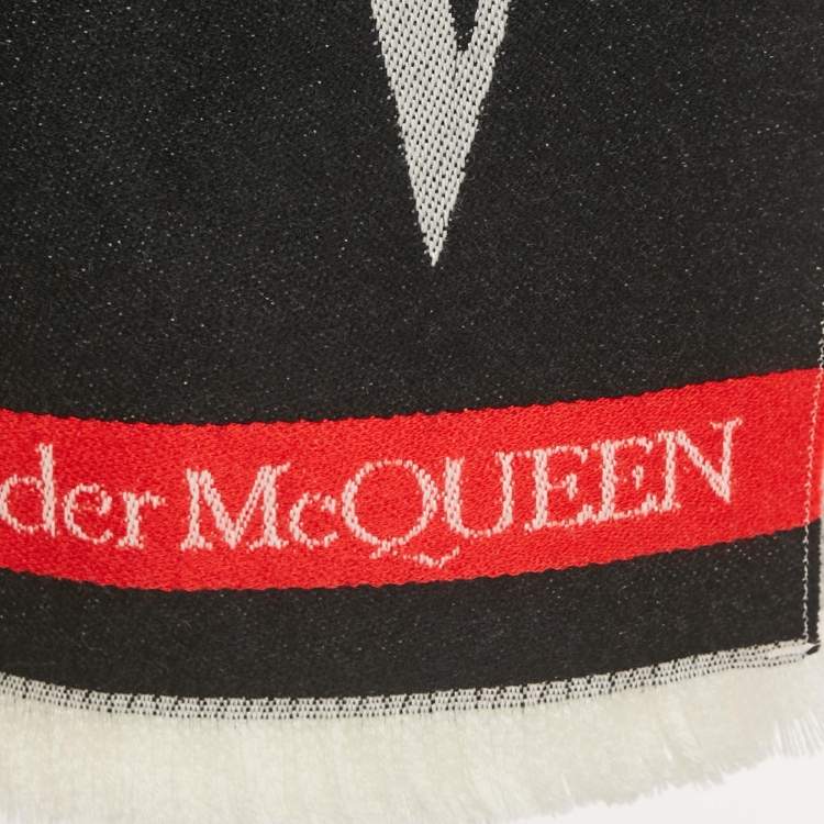 مملوكة مسبقًا Alexander McQueen Black Skull Pattern Wool Shawl