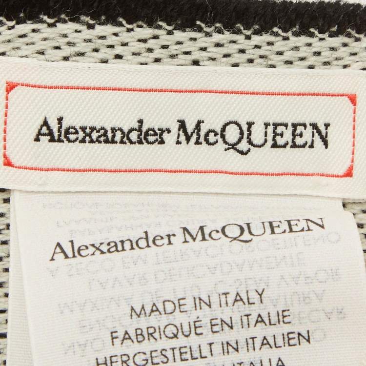 مملوكة مسبقًا Alexander McQueen Black Skull Pattern Wool Shawl