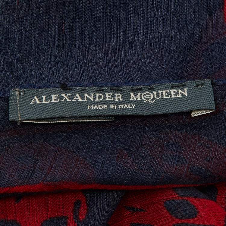 مملوكة مسبقًا Alexander McQueen Navy Blue Skull Print Silk Scarf
