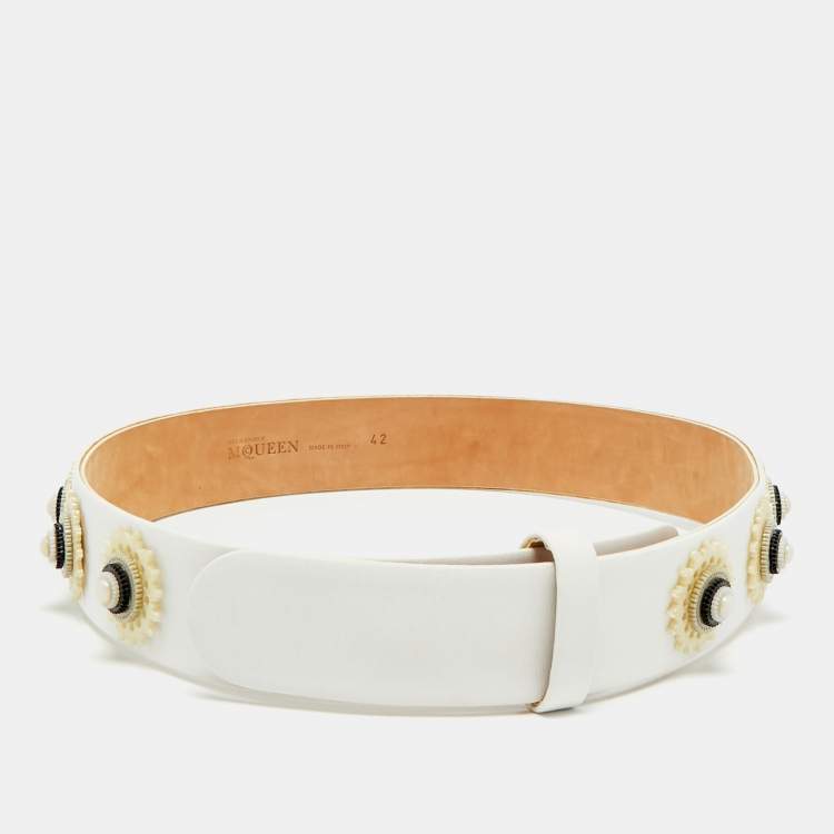 مملوكة مسبقًا Alexander McQueen Embellished Waist Belt White Fabric