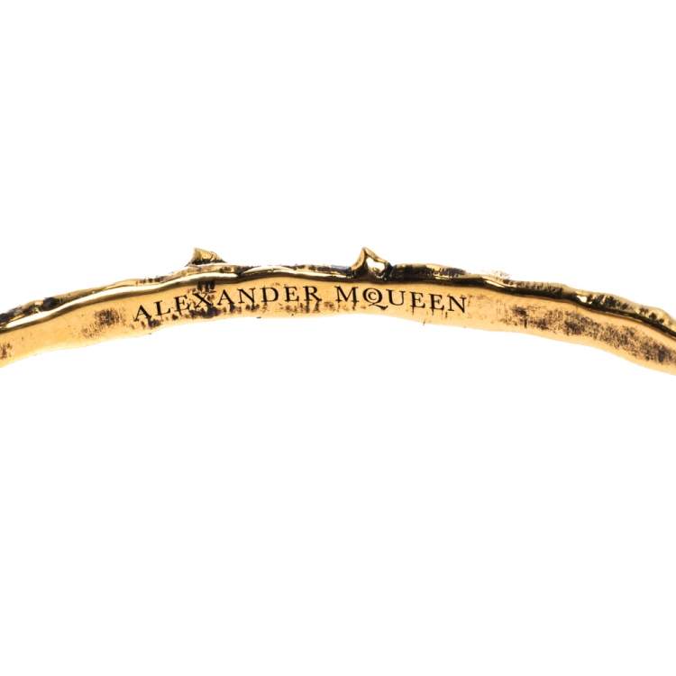 Pre Owned Alexander McQueen Crystal English Rose & Thorn Textured Gold Tone Open Cuff Bracelet M