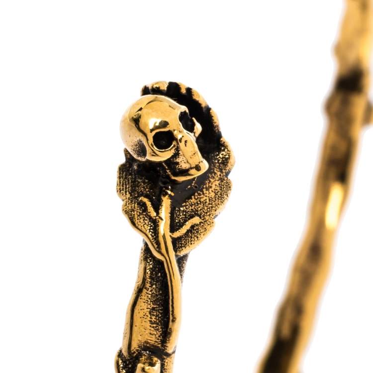 Pre Owned Alexander McQueen Crystal English Rose & Thorn Textured Gold Tone Open Cuff Bracelet M