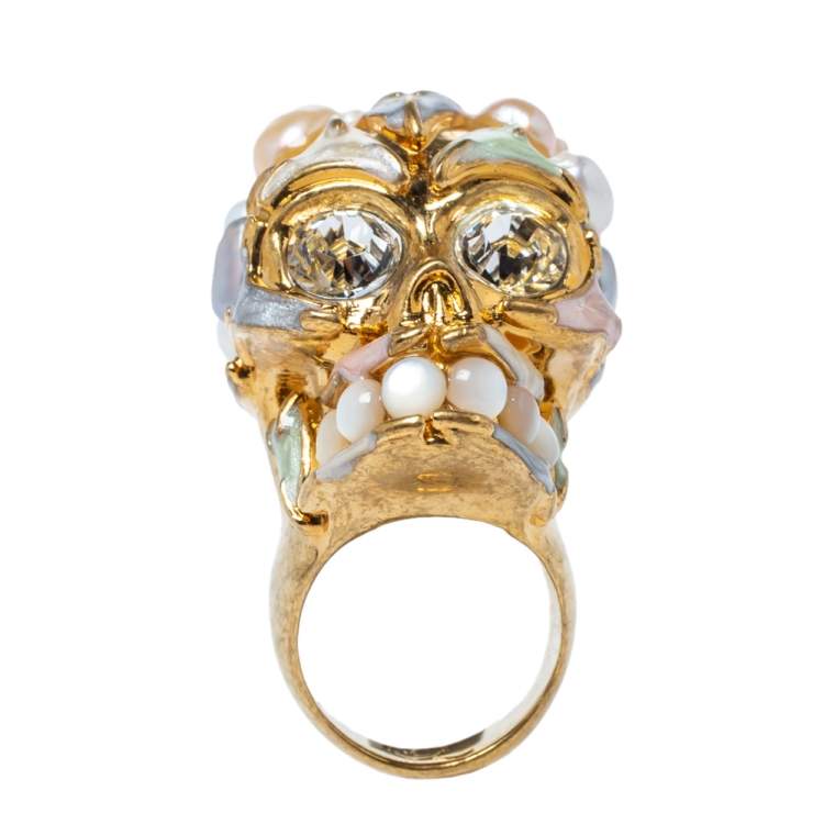 Pre Owned Alexander McQueen Skull Cultured Pearl Crystal Enamel Gold Tone Cocktail Ring Size 52.5