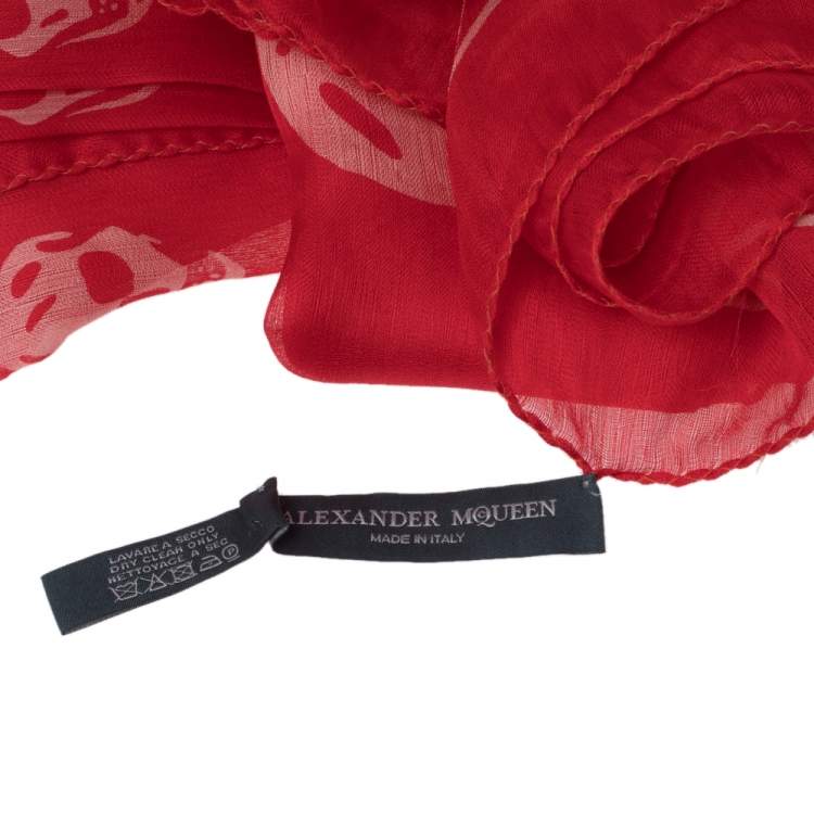 مملوكة مسبقًا Alexander McQueen Red Skull Print Silk Scarf