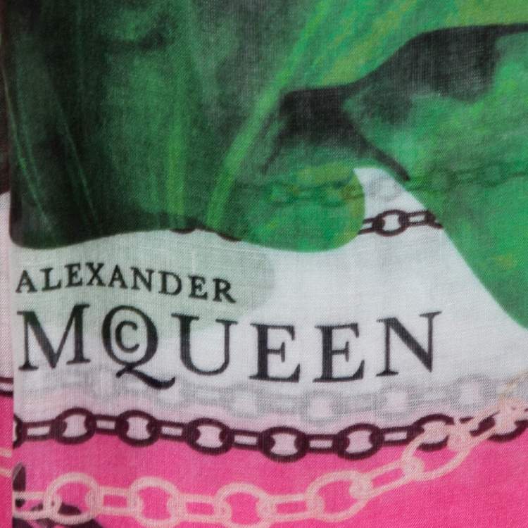مملوكة مسبقًا Alexander McQueen Pink Panther Skull Print Modal Silk Scarf