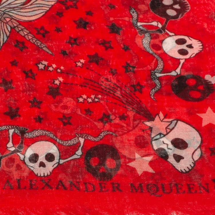 مملوكة مسبقًا Alexander McQueen Red Party Skull Print Silk & Modal Scarf