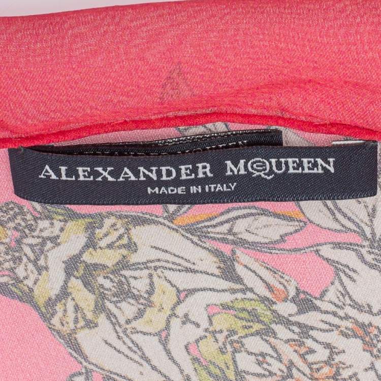 مملوكة مسبقًا Alexander McQueen Coral Pink Floral Skull Print Silk Scarf