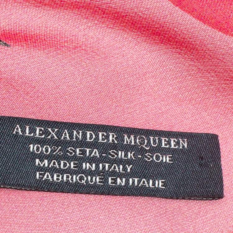مملوكة مسبقًا Alexander McQueen Coral Pink Floral Skull Print Silk Scarf